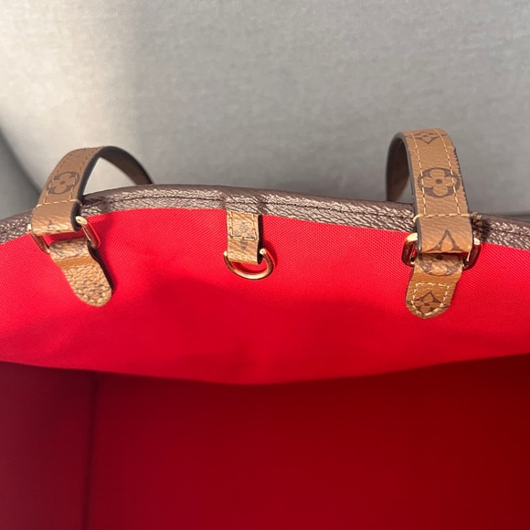Beautiful Louis Vuitton Reverse On the go GM tote bag! - Picture 4 of 14